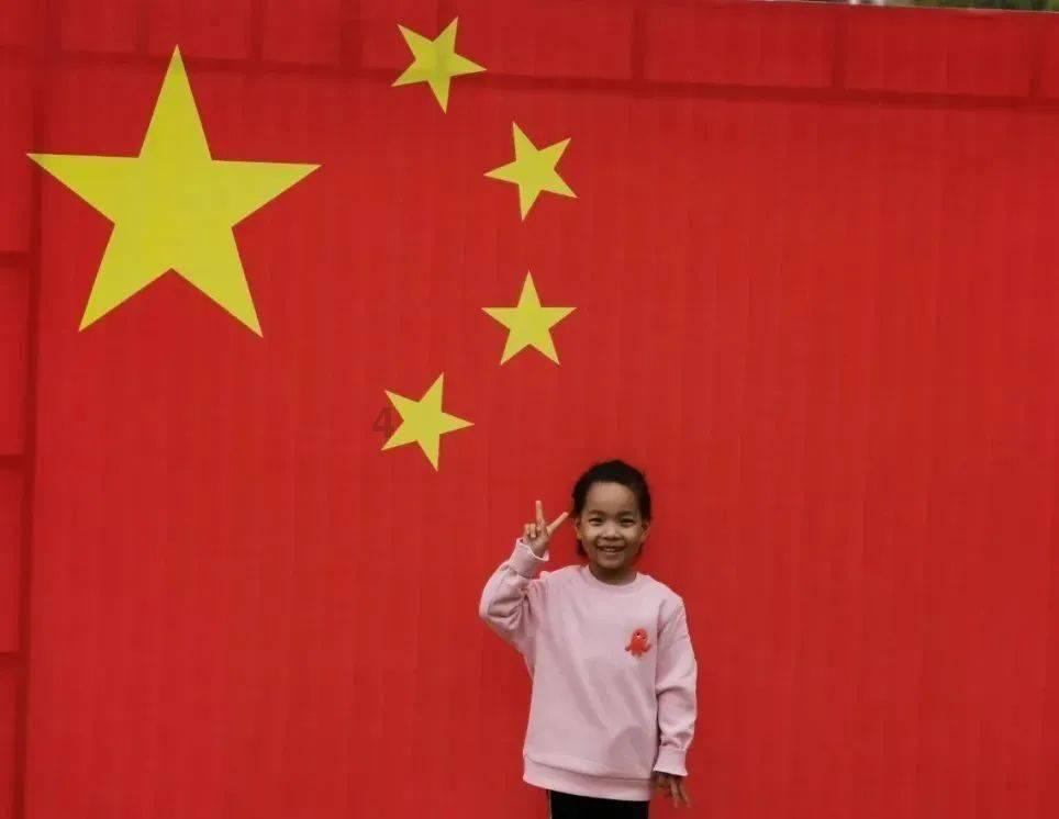 湖南郴州:高椅岭碧水丹霞茶绿樱红